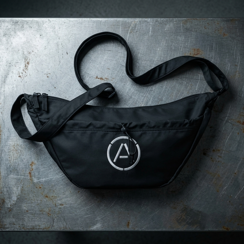 Acenne Everyday crossbody-laukku teräspöydällä